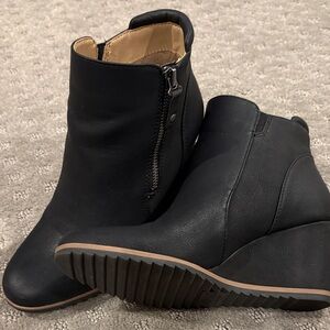 Naturalizer Black Wedge Boots with Side Zipper